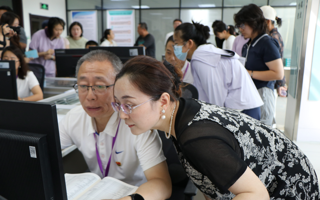 自治区举办2025年普通高校招生“录取现场开放日”活动