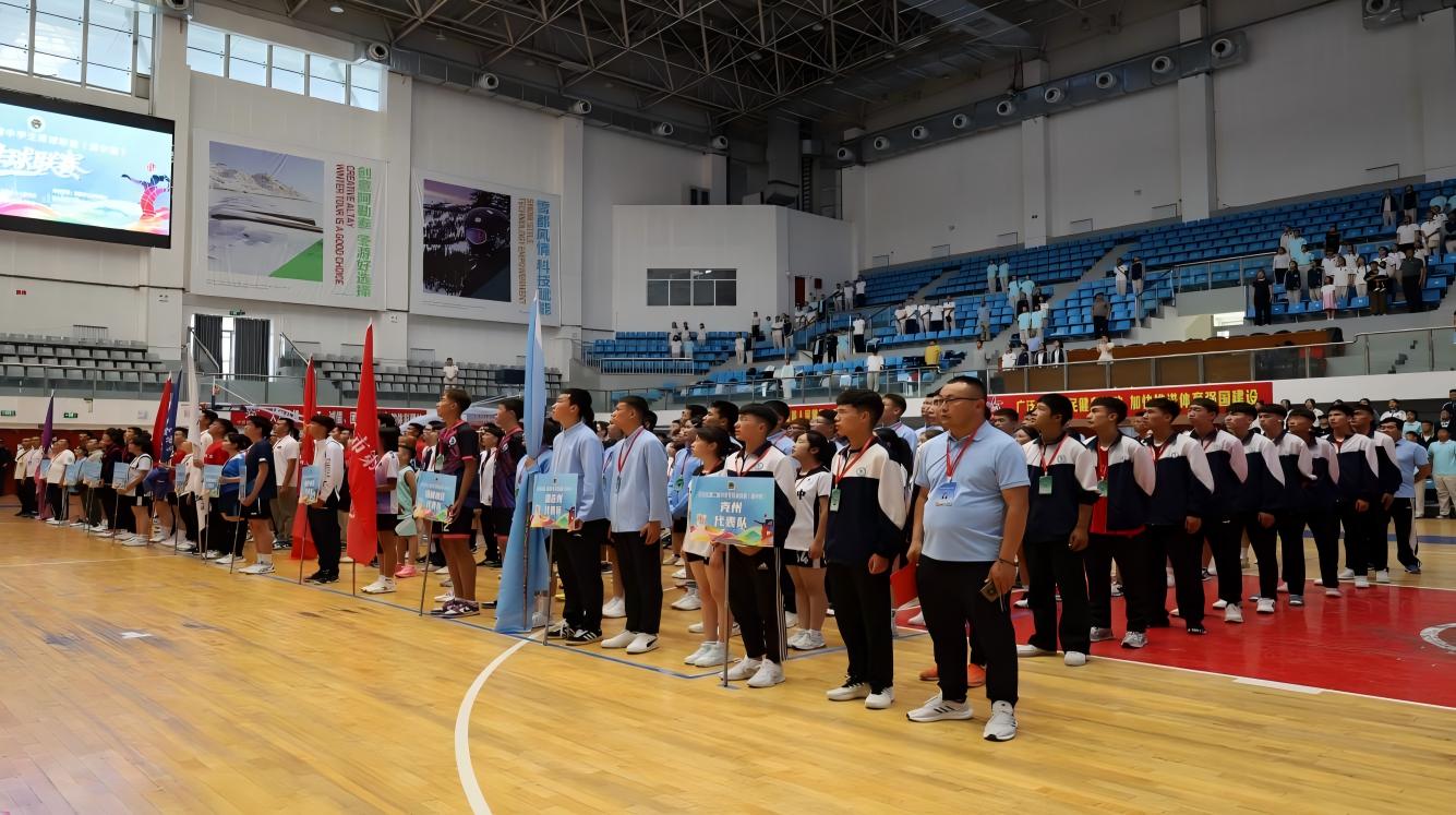 自治区第二届中学生排球联赛（高中组）在阿勒泰市圆满落幕