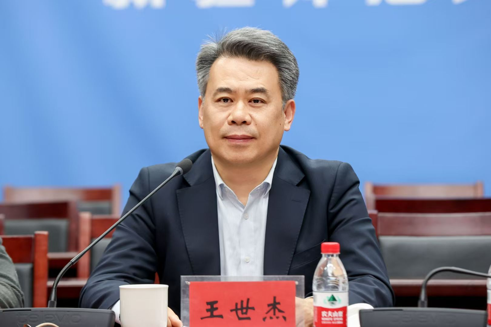 怀教育初心赴疆兴教 谋发展布局引智强校