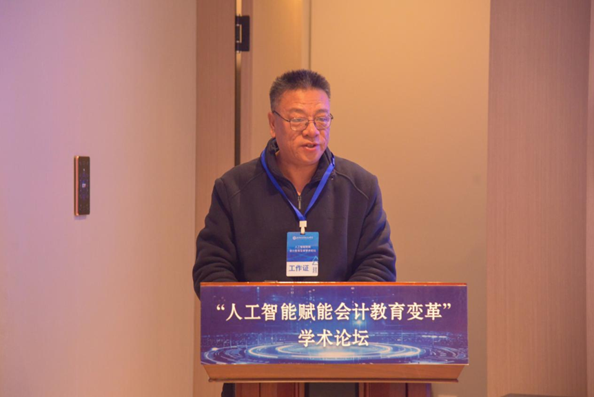 扎根天山育桃李 倾情援疆担使命