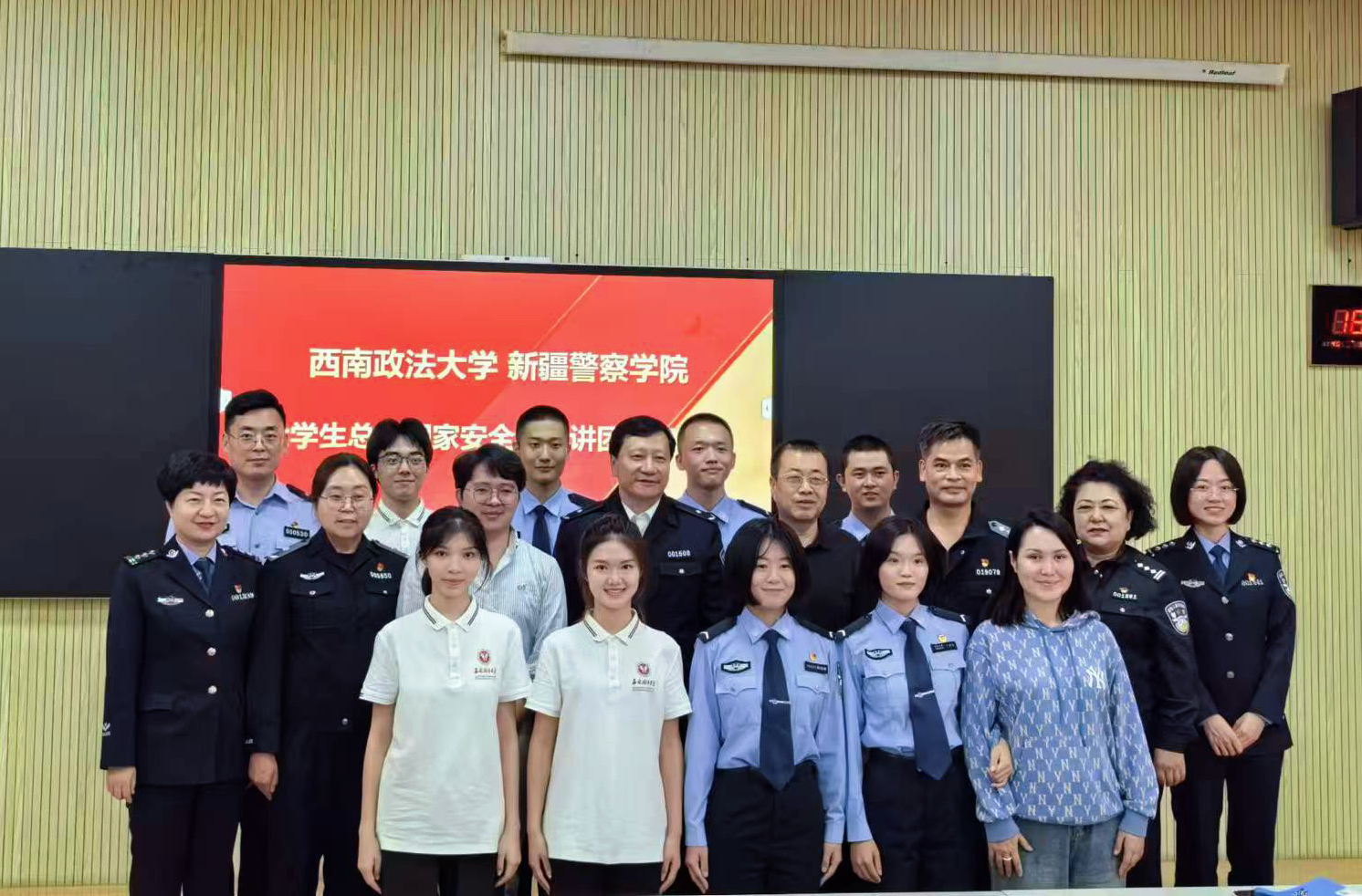 天山践使命 丹心育警魂